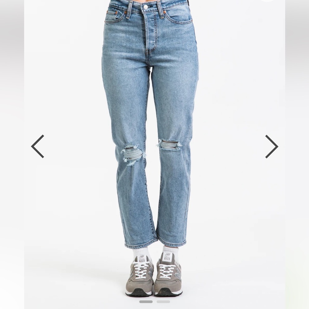 Nwt Levi’s Wedgie Straight Light Blue Distressed Jeans size 25